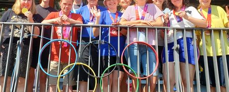 Medaillensegen für Inklusivsportler bei Special Olympics
