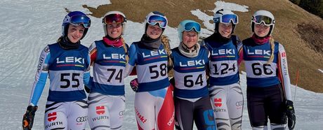 Gruppenfoto mit Freuden im Ziel