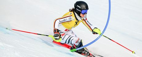 Jana Fritz begeistert beim Weltcup-Debüt