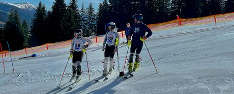 Drei Teammitglieder bei der Besichtigung